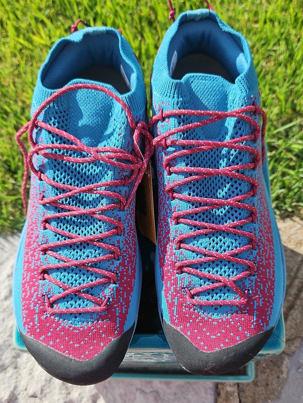 LA SPORTIVA Women’s Athletic Sneakers in Teal and Fuchsia